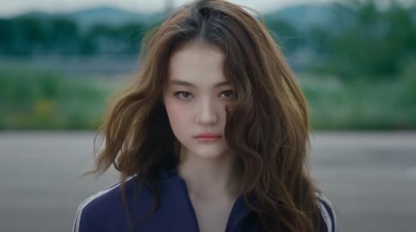 Profil dan Biodata Ella Gross MEOVV, Disebut Mirip Jennie BLACKPINK