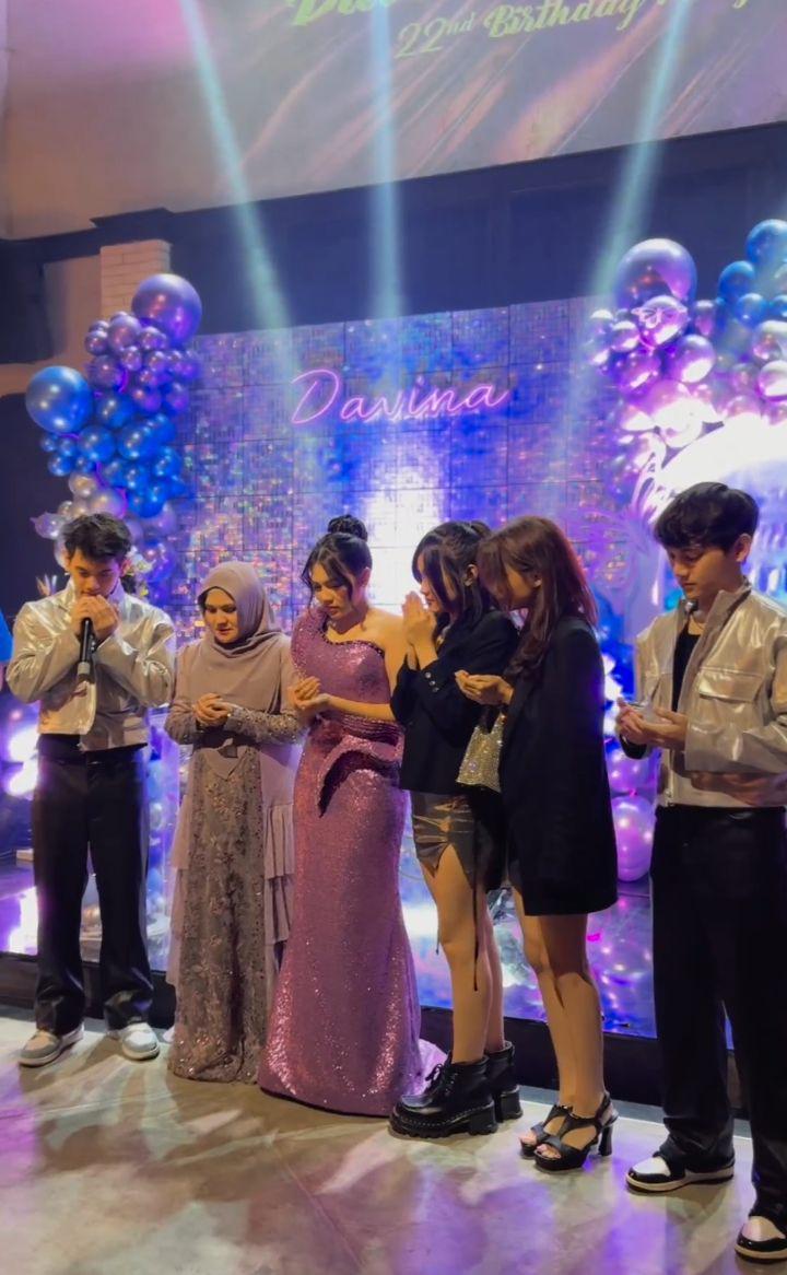 Pesta ultah Davina (Instagram.com/farahcarpetsofficial)