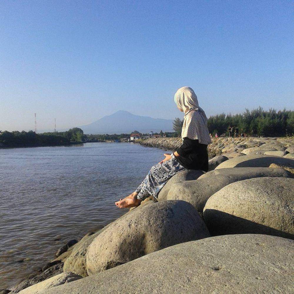 Pantai Larangan (instagram.com/maghfiroh.khasan)