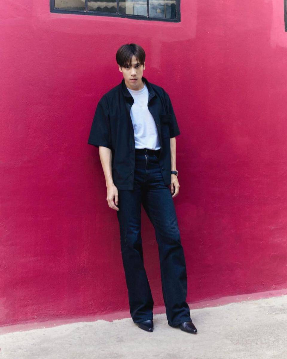 OOTD t-shirt putih ala Jespipat Tilapornputt (instagram.com/jesjpp)