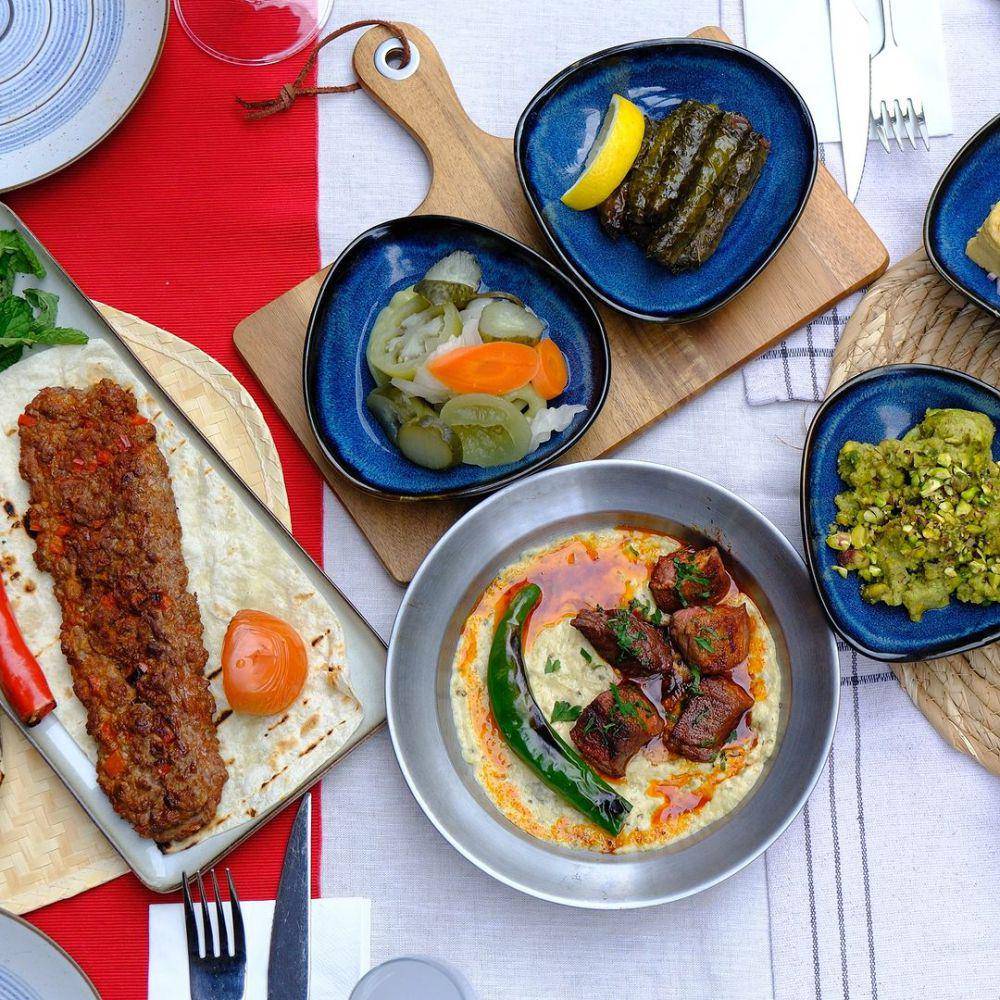 27 Mezze Bar and Grill (instagram.com/27mezzebarandgrill)