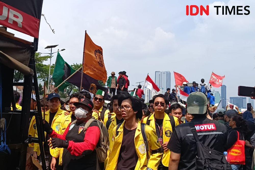 Foto Gelombang Kedatangan Mahasiswa ke Demo Kawal Putusan MK