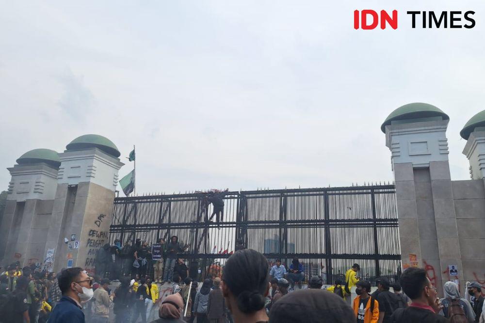 Apakah Mungkin DPR Dibubarkan?