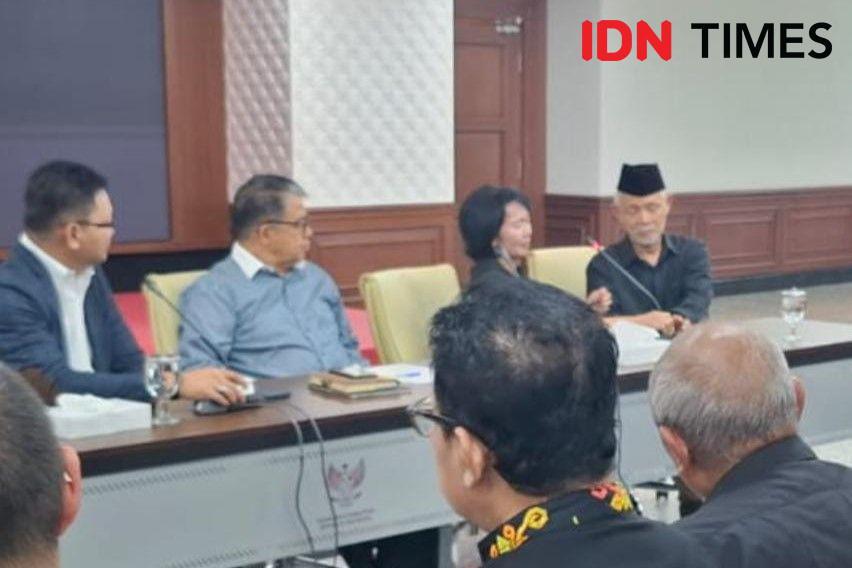 Konstitusi Dibajak, Sastrawan Goenawan Mohamad Menangis di MK