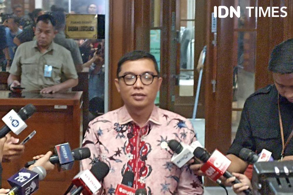 Beleg DPR Temui Demonstran, Habiburrokhman Kena Lemparan Botol