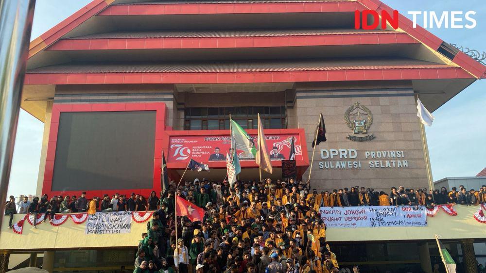 Pendemo Jebol Pintu-Tembok DPRD Sulsel, LBH: Rakyat Pemilik Kekuasaan