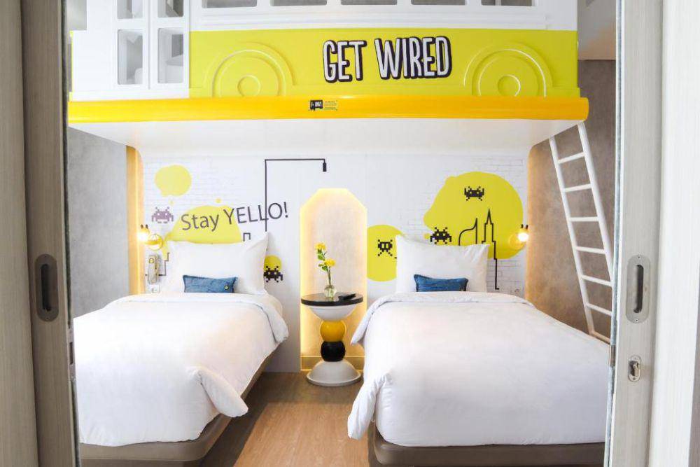 Family Room YELLO Hotel Harmoni (yellohotelharmoni.com)