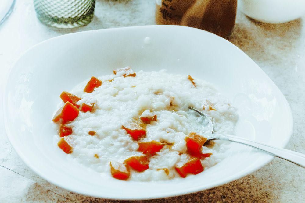 ilustrasi bubur nasi (unsplash.com/Натали А.)