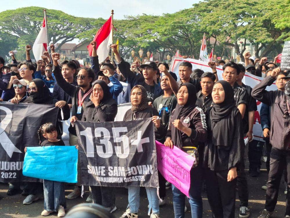 Aksi demo Kawal Putusan MK di Kantor DPRD Kota Malang pada Jumat (23/8/2024). (IDN Times/Rizal Adhi Pratama)