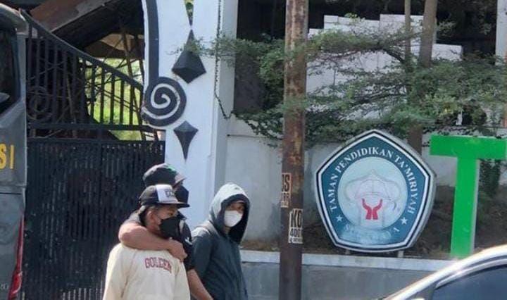 2 Orang Ditangkap saat Aksi di DPRD Jatim, Polisi: Cuma Didata