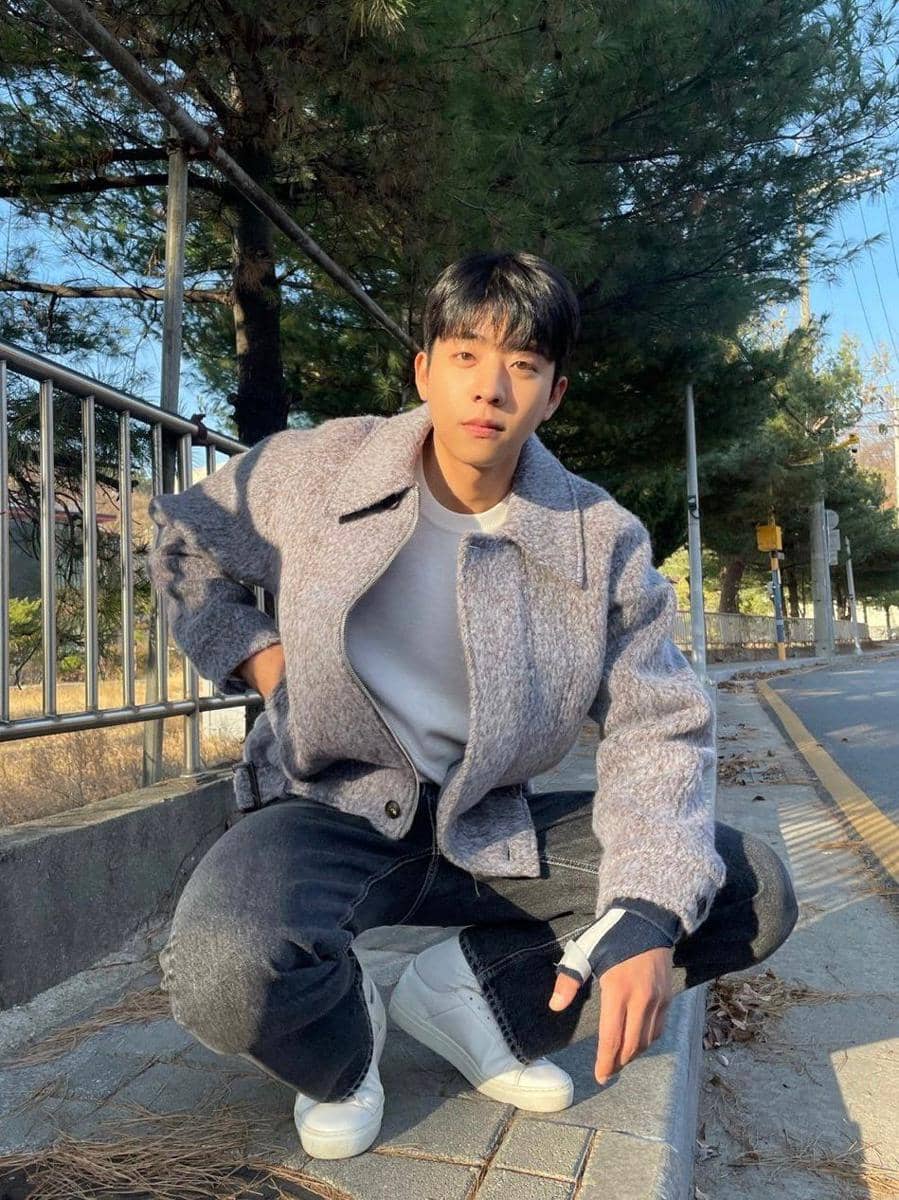 potret outfit Chae Jong Hyeop di drakor Serendipity's Embrace (naver.com/YNK엔터테인먼트 )
