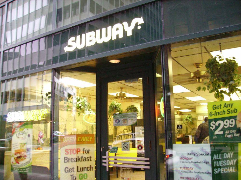 ilustrasi store Subway (Flickr.com/zyphbear)