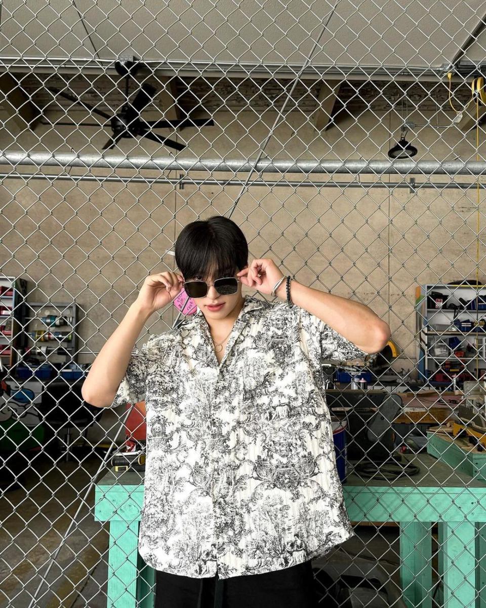 potret OOTD kasual ala Sangyeon THE BOYZ (instagram.com/thesangyeon)
