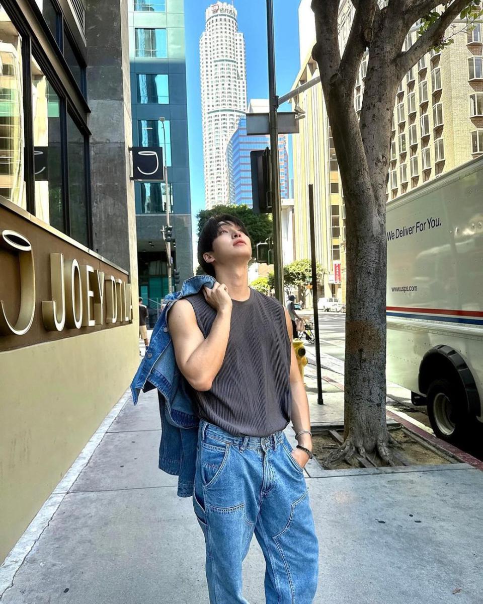 potret OOTD kasual ala Sangyeon THE BOYZ (instagram.com/thesangyeon)