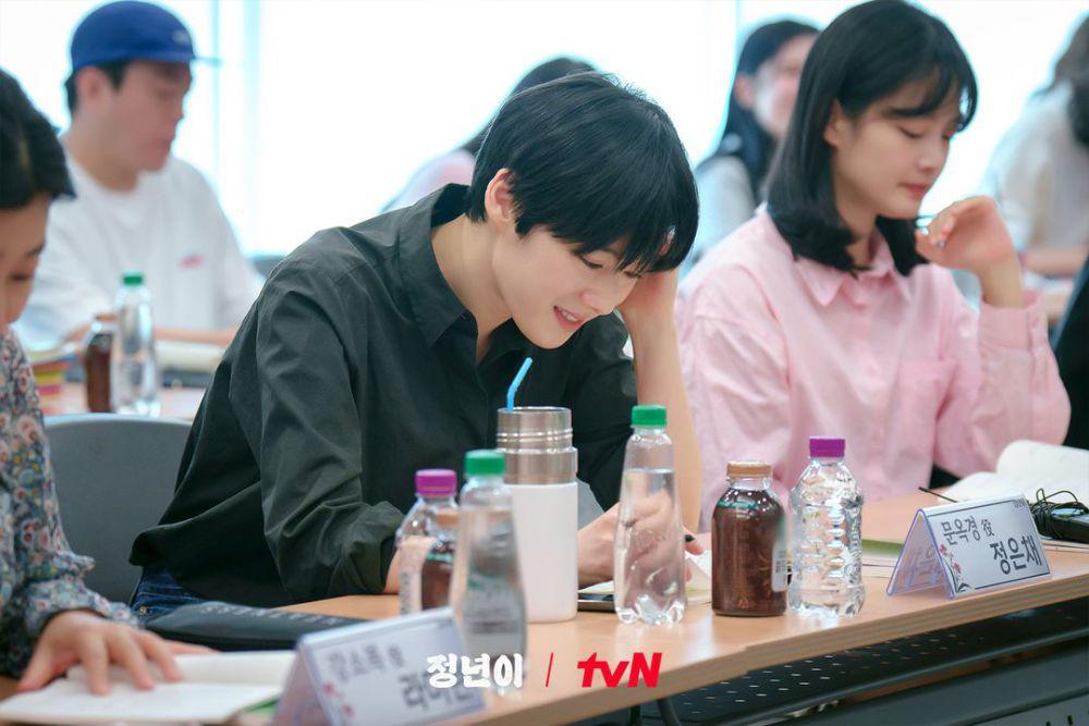 Jung Eun Chae di pembacaan naskah drama Jeong Nyeon: The Star is Born (dok. tvN)
