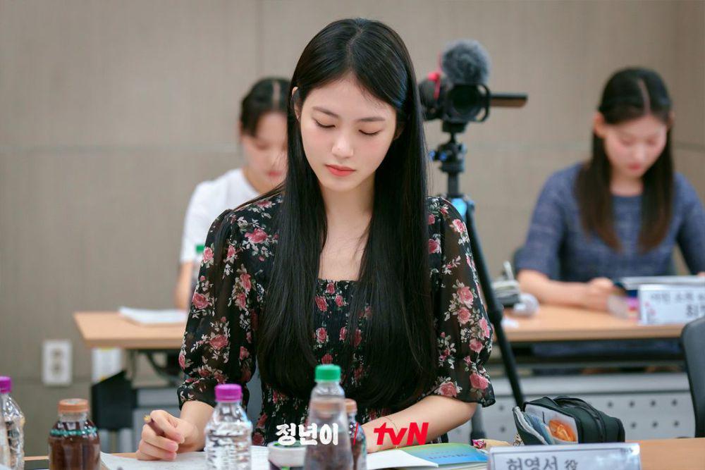 Shin Ye Eun di pembacaan naskah drama Jeong Nyeon: The Star is Born (dok. tvN)