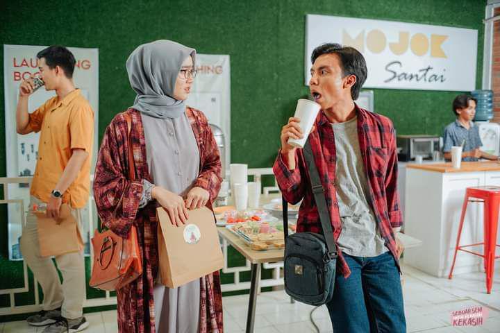 5 Hal Unik di Trailer Film Seni Memahami Kekasih, Penulis jadi Cameo!