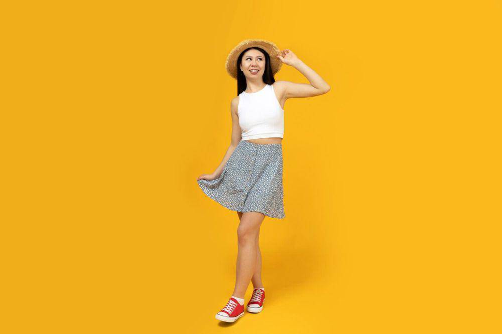 ilustrasi fashion dengan rok (freepik.com/atlascompany)