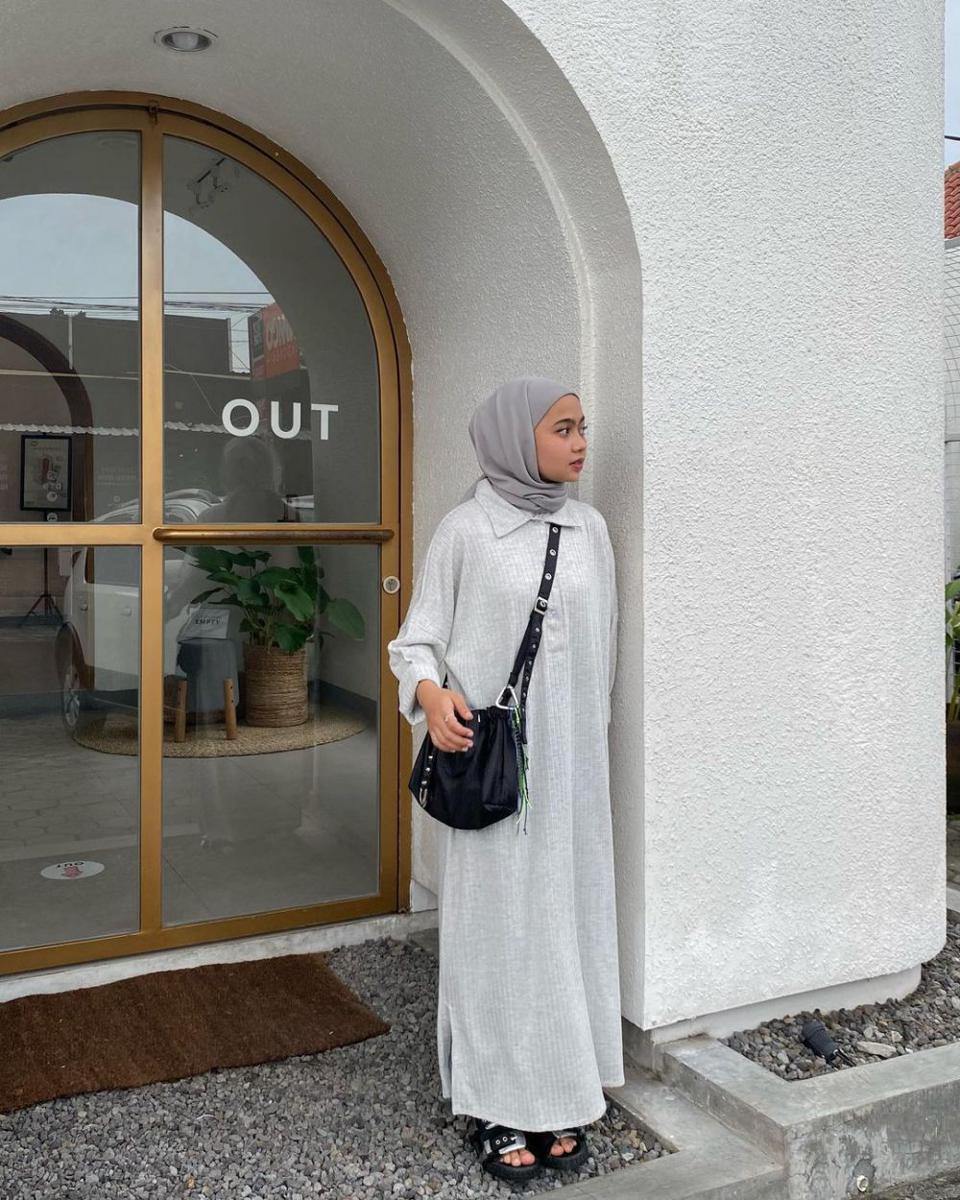 ide OOTD hijab dengan tunik dan dress ala Maryam Nurul (instagram.com/maryamnurul)