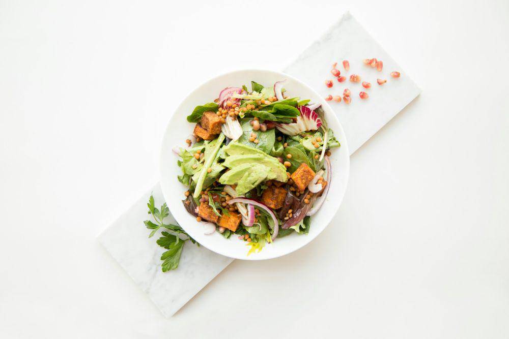 ilustrasi salad sayuran sehat (unsplash.com/Hermes Rivera)