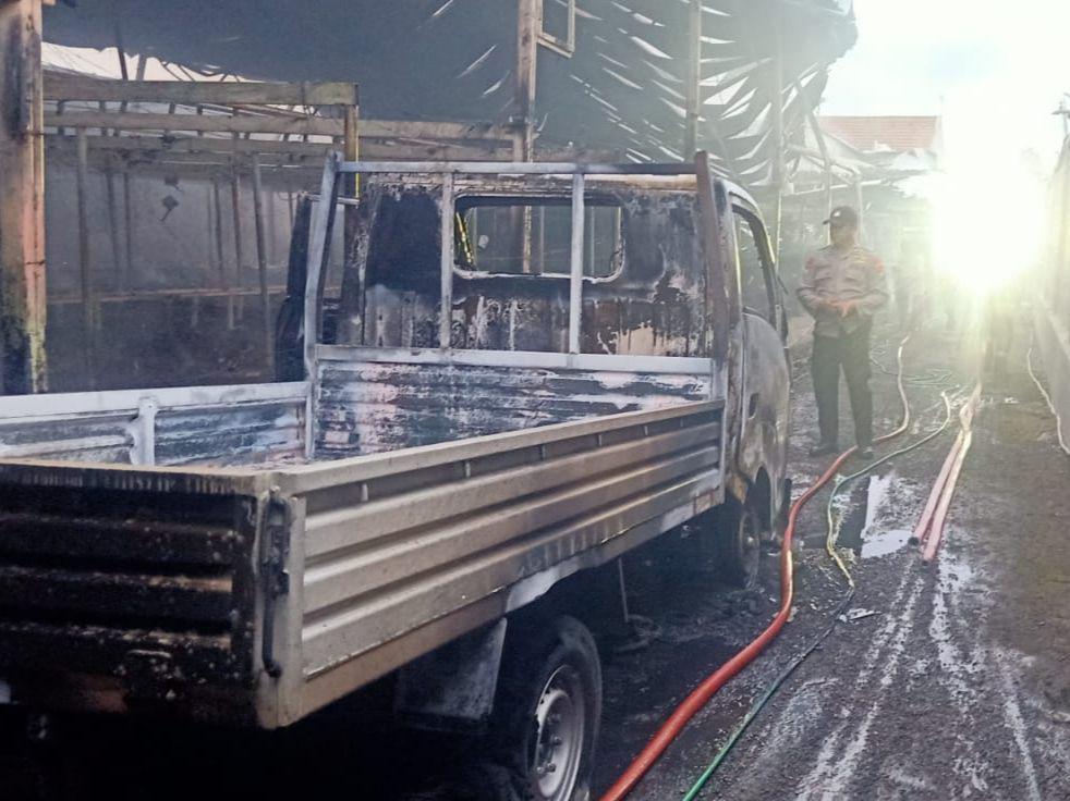 Kebakaran kandang di Srono Banyuwangi. (Istimewa)
