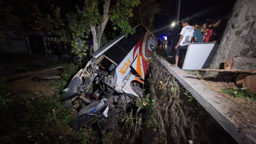 Bus Mira Tabrak Pohon di Ngawi, Kenek Meninggal