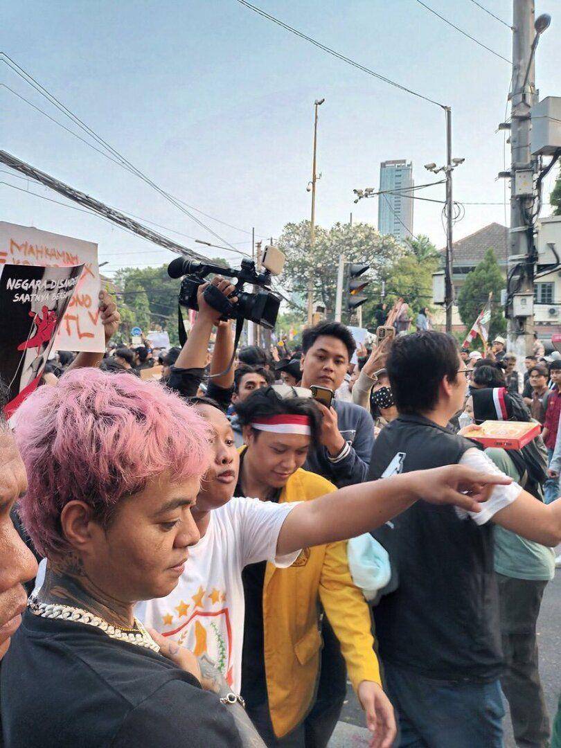 potret Reza Arap ikut demo Darurat Indonesia hari kedua di KPU (x.com/tanyarlfes)