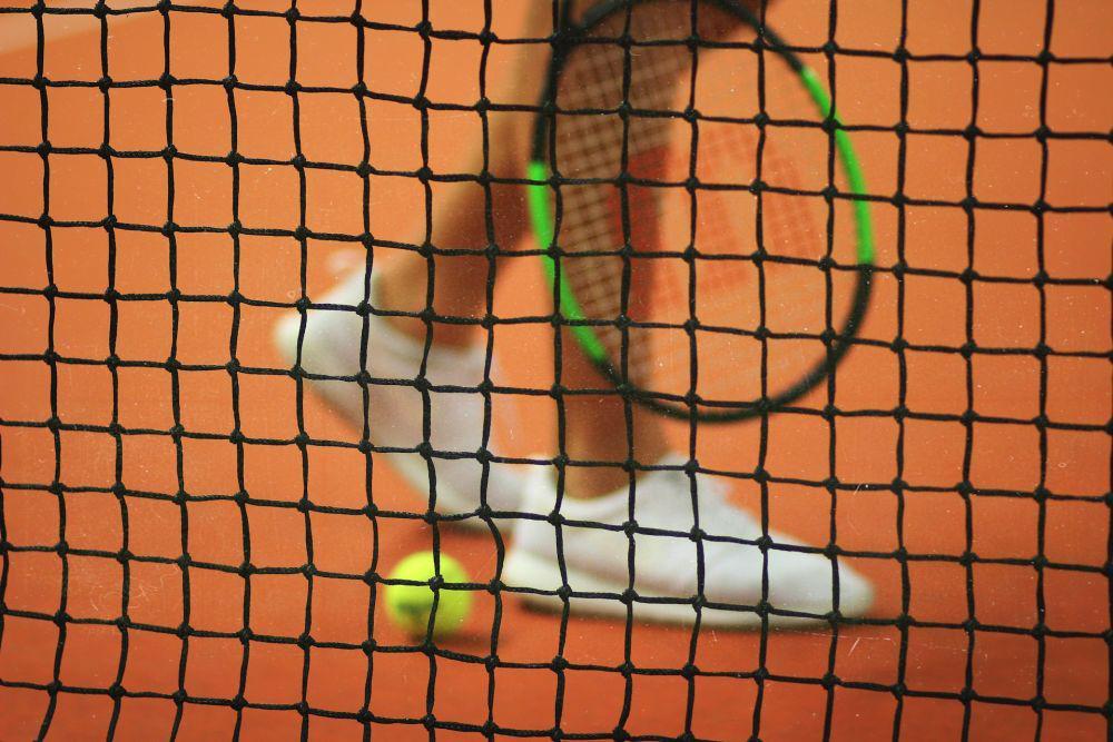 5 Perbedaan Sepatu Tenis dan Badminton, Jangan Disamakan