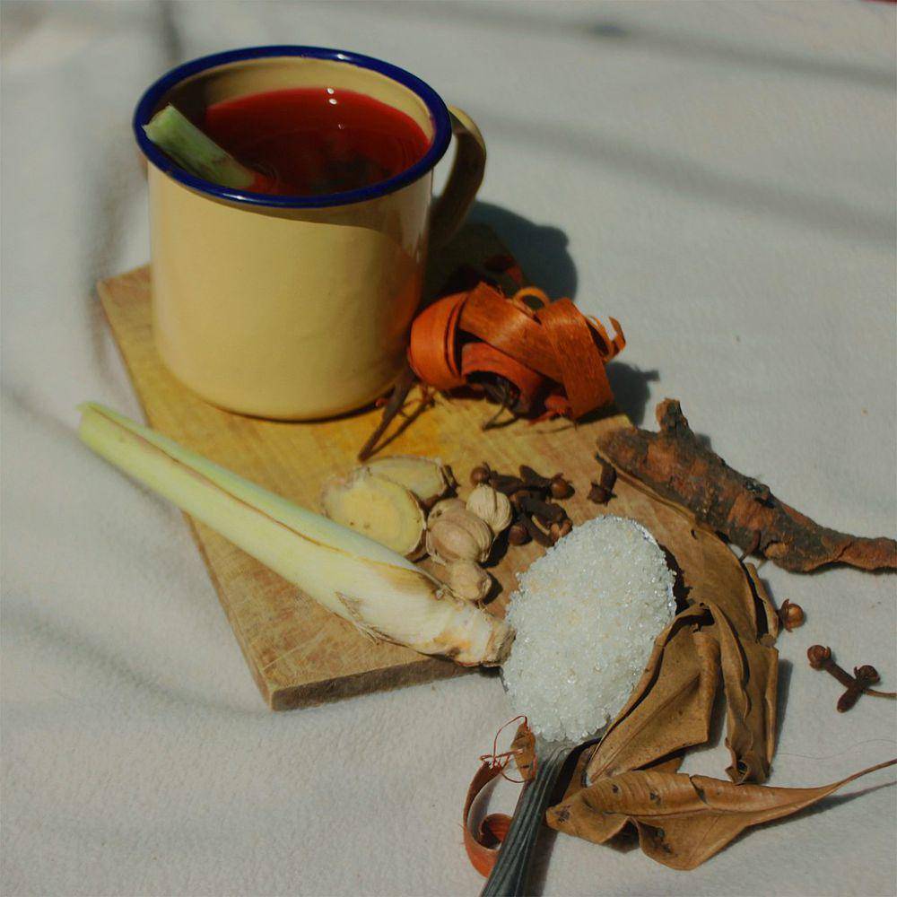 minuman tradisional khas Jawa wedang uwuh (commons.wikimedia.org/Khumairoh27)