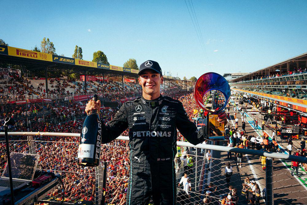 George Russell meraih juara ketiga di GP Italia 2022. (mercedes-benz-archive.com)