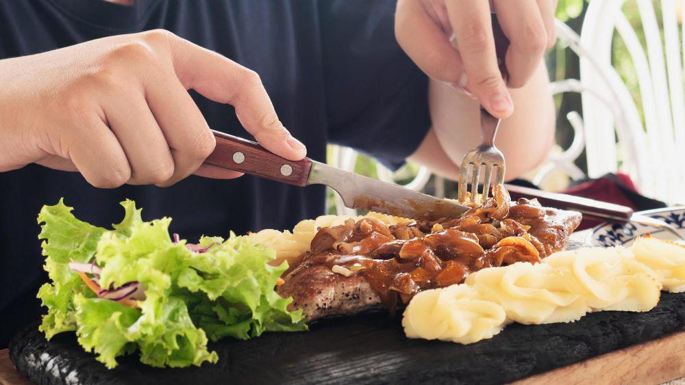5 Makanan yang Bisa Memicu Bau Badan