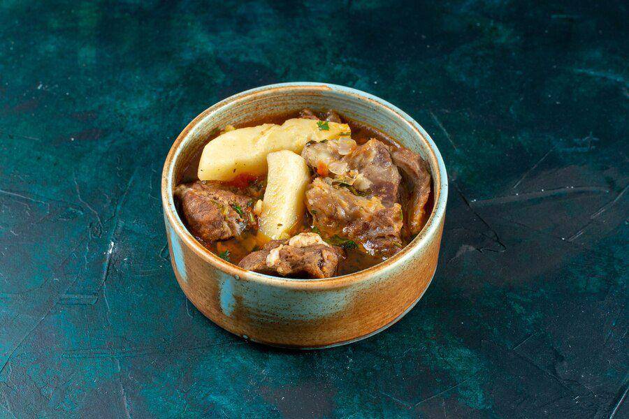 Ilustrasi gulai kambing (freepik.com/KamranAydinov)