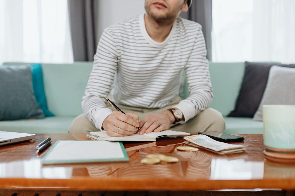 ilustrasi budgeting (pexels.com/Karolina Kaboompics)