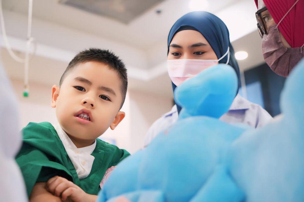 11 Potret Anak Oki Setiana Dewi Jalani Terapi Stemcell, Sudah 5 Kali!