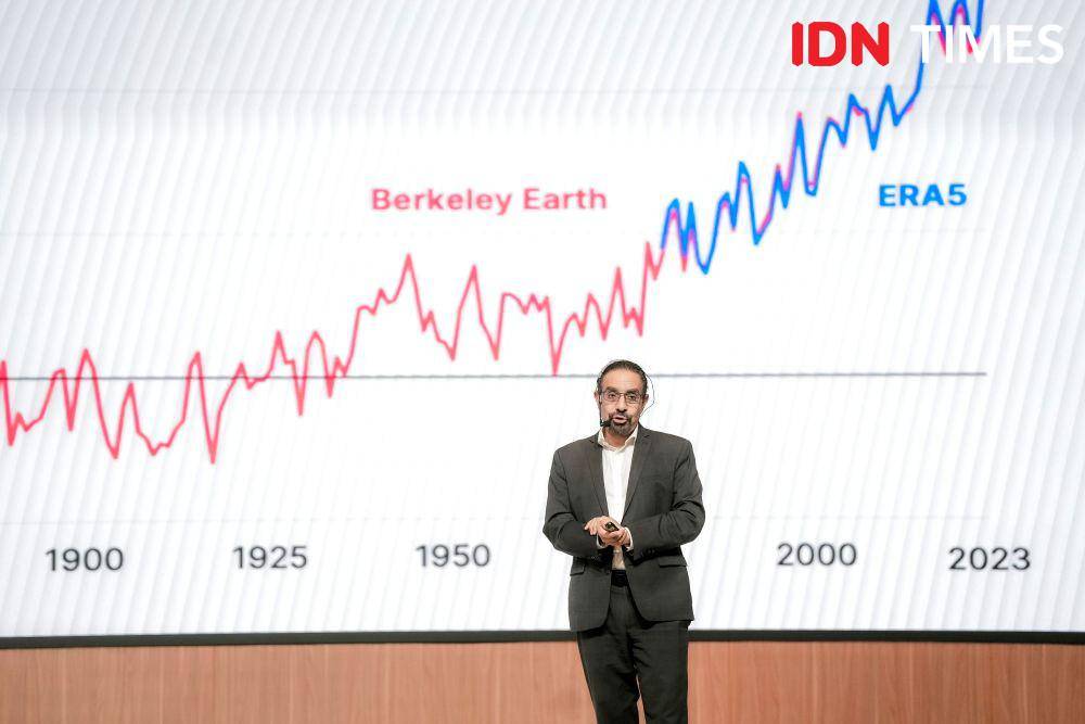 PT Perusahaan Listrik Negara (Persero) mengundang Ramez Naam sebagai pembicara utama di kegiatan Joint Leadership Executive Training dengan tema ‘Shaping the Future: The New Energy Paradigm & The Power of Digital Transformation’ di Kantor Pusat PLN, Jakarta, Jumat (23/8). (IDN Times / Herka Yanis)