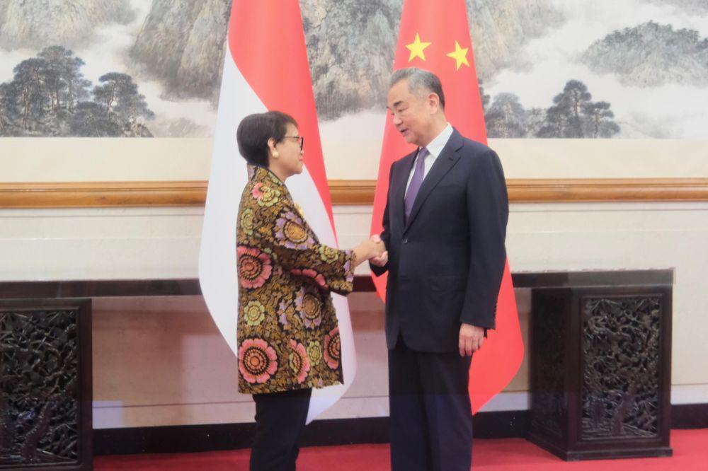 Menteri Luar Negeri RI Retno Marsudi dan Menteri Luar Negeri China Wang Yi. (dok. Kemlu RI)