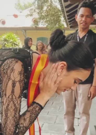 potret Yasmin Napper di Keraton Kasunanan Surakarta (instagram.com/yasminnapper)