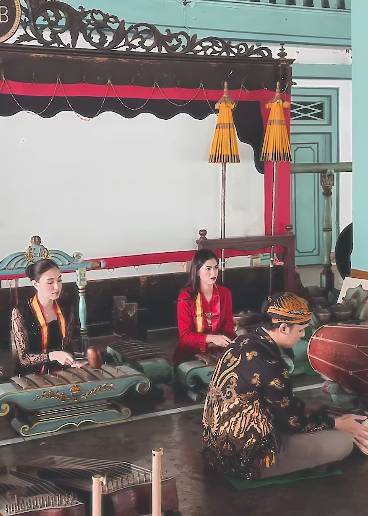 potret Yasmin Napper di Keraton Kasunanan Surakarta (instagram.com/yasminnapper)