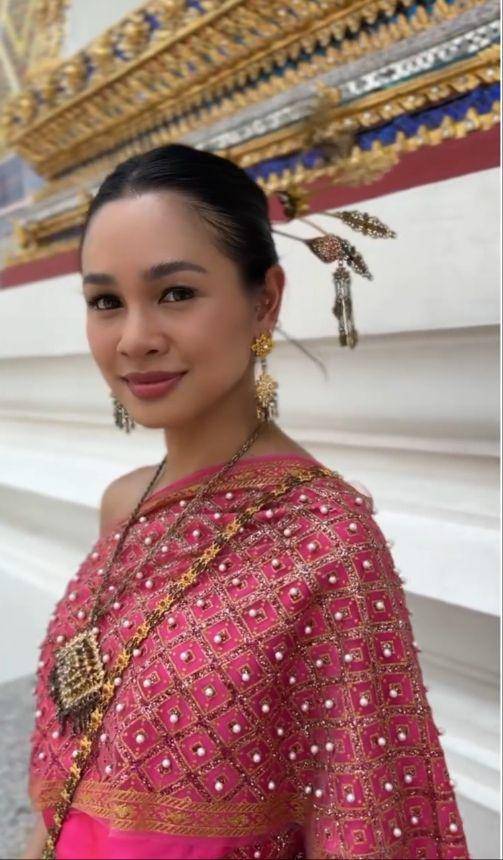 Andien Kenakan baju adat Thailand (Instagram.com/andienaisyah)