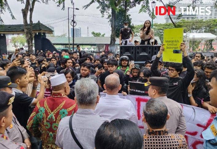 Bemsi, Bemnus, dan Akbar Sumut Bersatu Geruduk Kantor DPRD