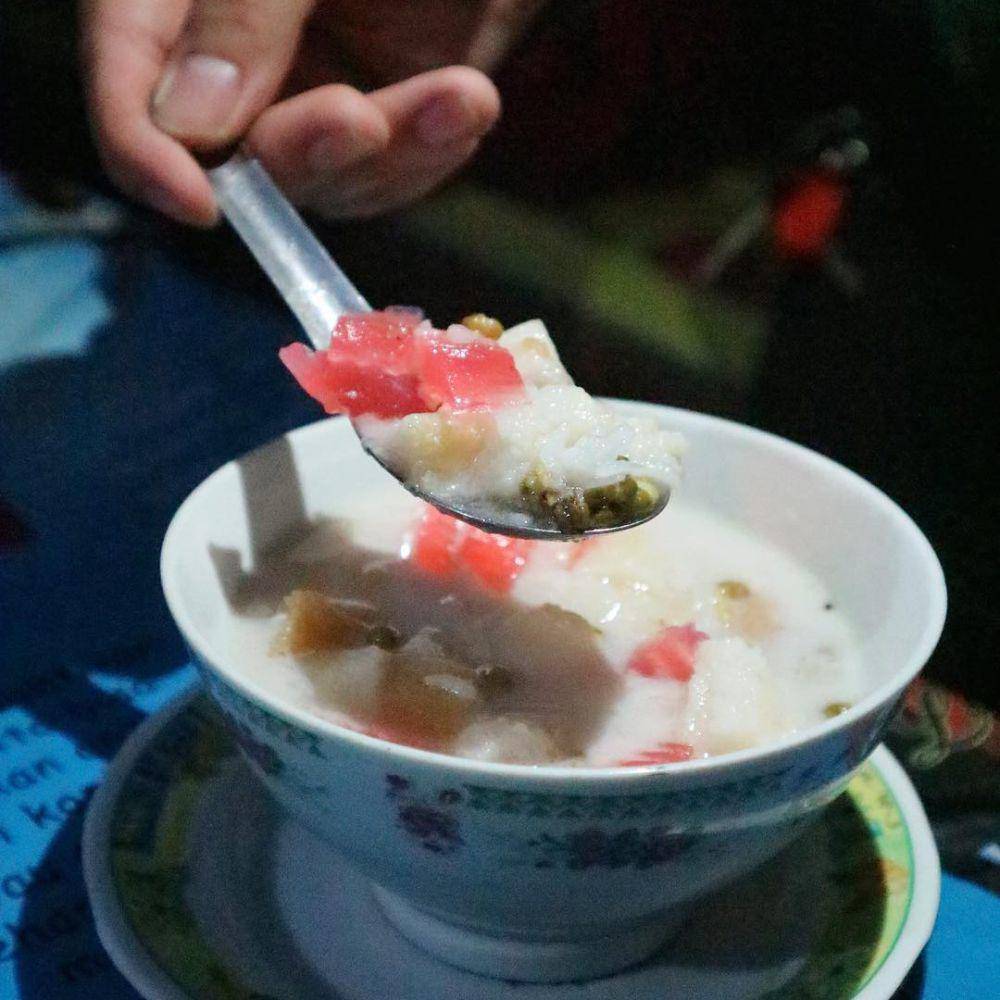 wedang angsle minuman tradisional khas Jawa (instagram.com/gilamakanofficial)