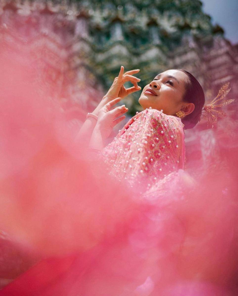 Andien Kenakan baju adat Thailand (Instagram.com/andienaisyah)