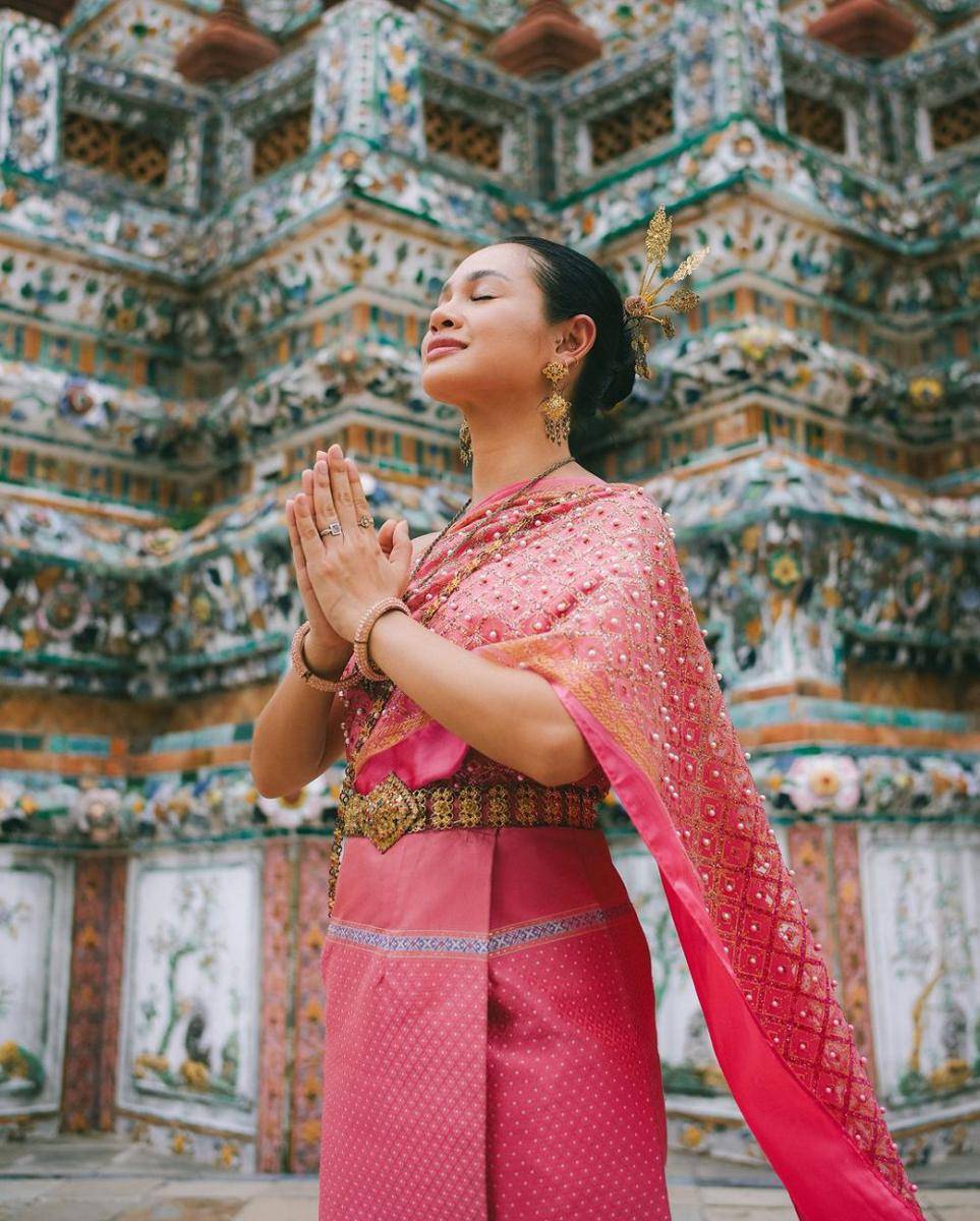 Andien Kenakan baju adat Thailand (Instagram.com/andienaisyah)