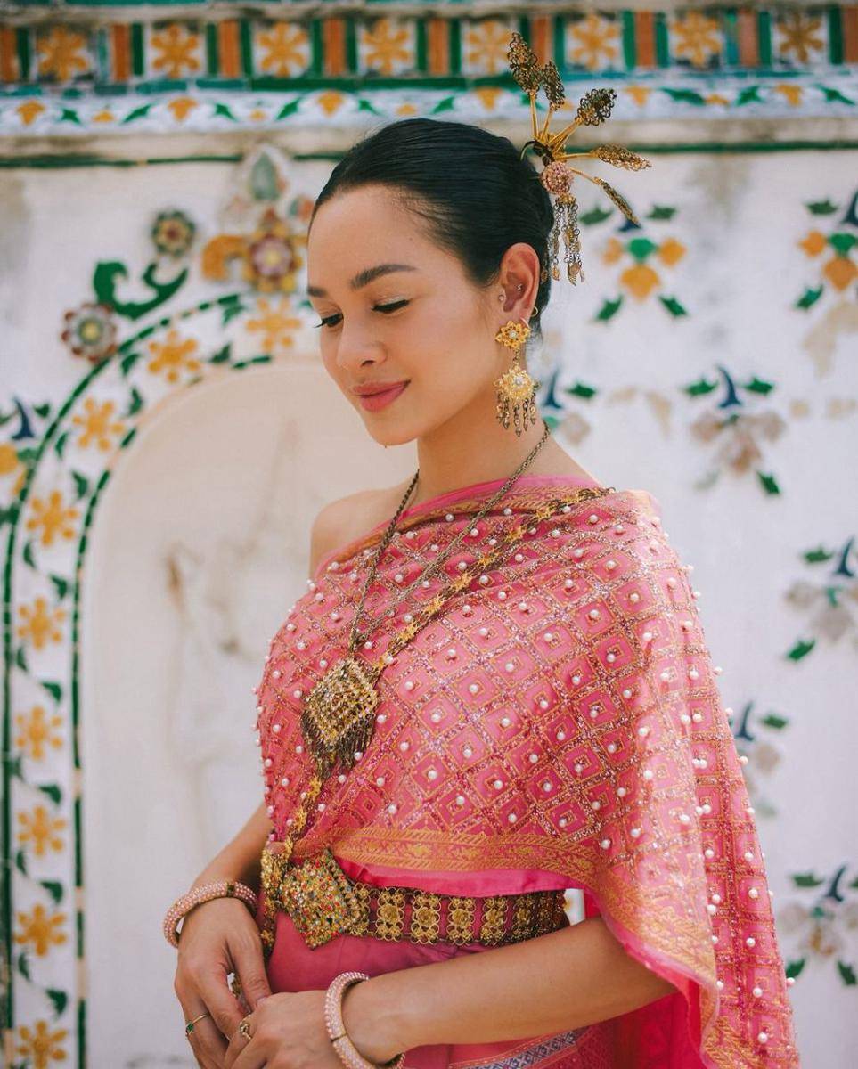 Andien Kenakan baju adat Thailand (Instagram.com/andienaisyah)