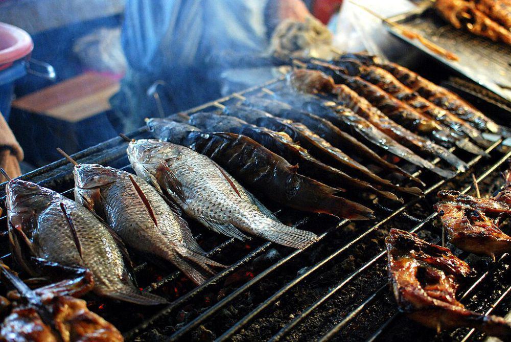 ilustrasi ikan bakar (commons.wikimedia.org/Takeaway)
