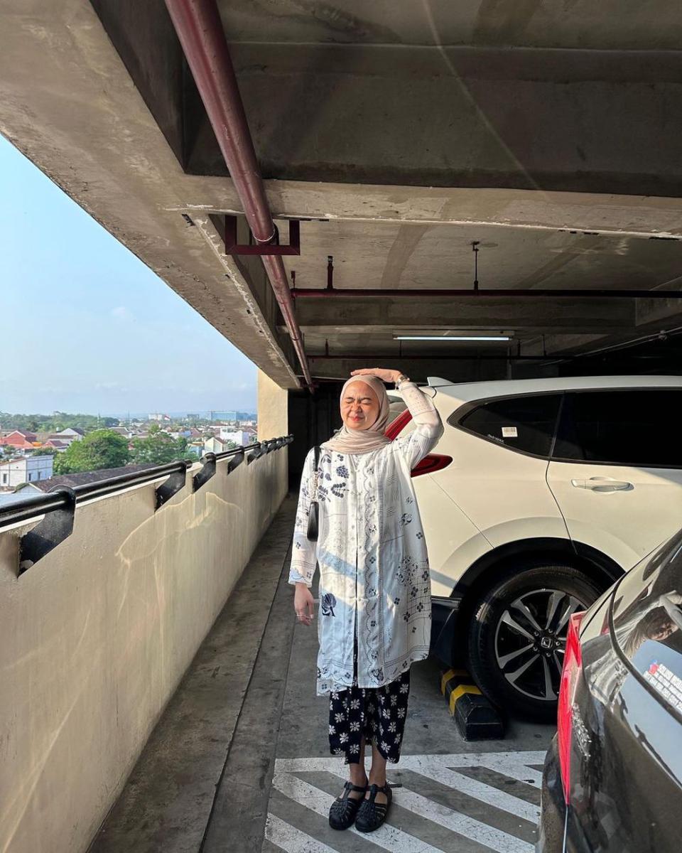 ide OOTD hijab dengan tunik dan dress ala Maryam Nurul (instagram.com/maryamnurul)