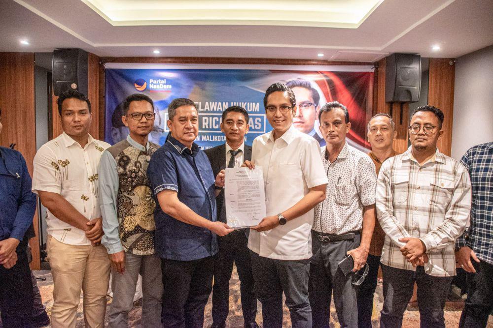 Tim Hukum Rico Waas Bakal Calon (Bacalon) Wali Kota Medan dikukuhkan (Dok. IDN Times)
