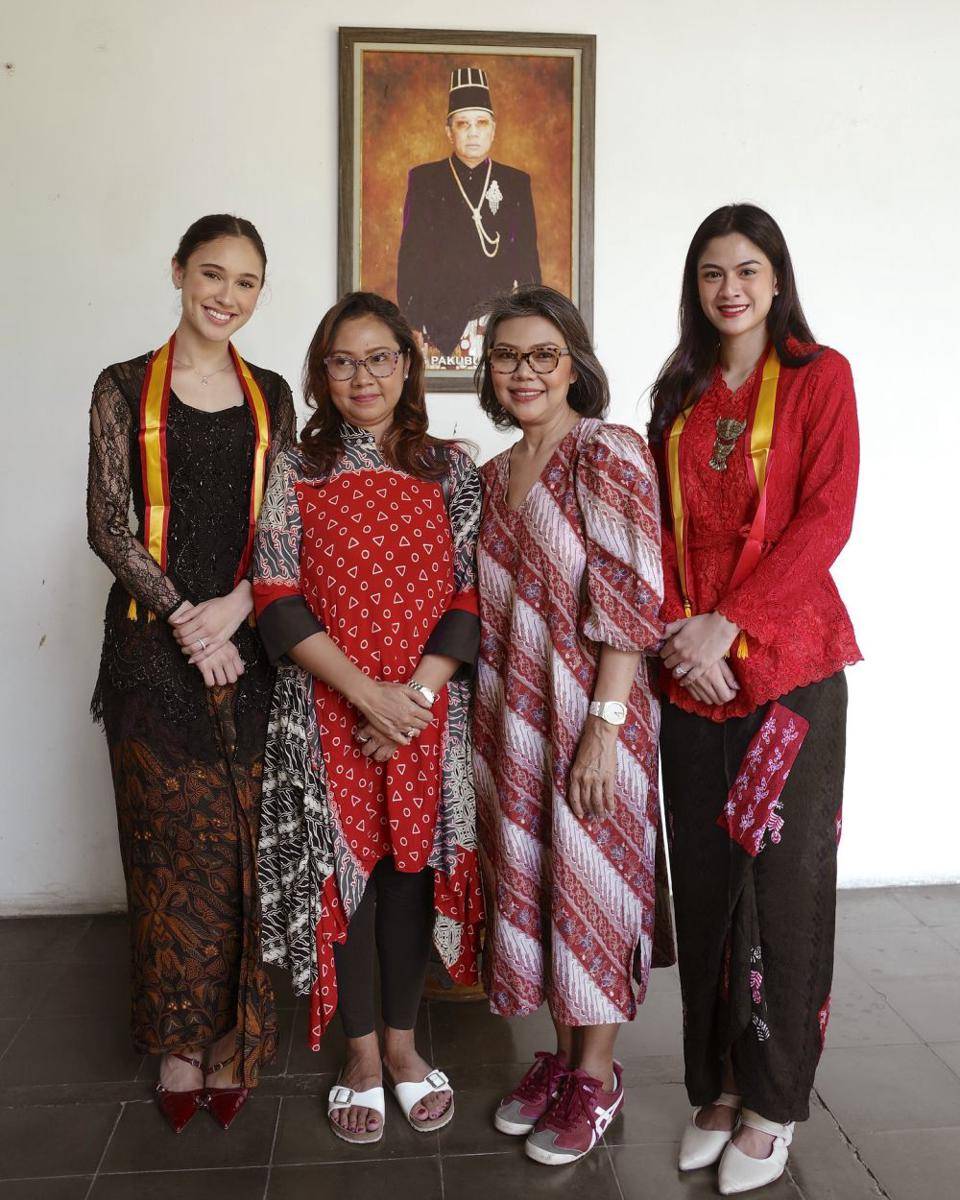potret Yasmin Napper di Keraton Kasunanan Surakarta (instagram.com/yasminnapper)