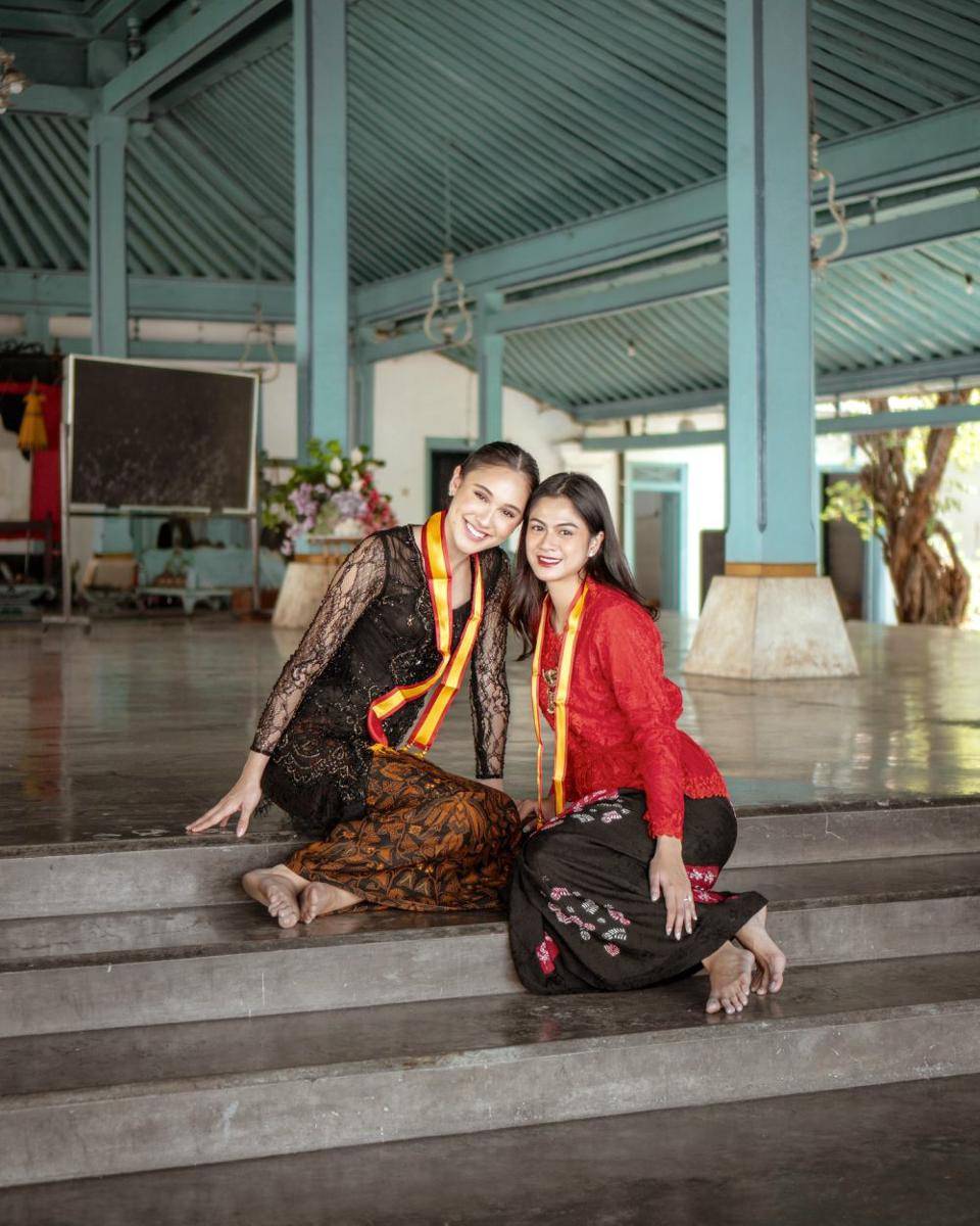 potret Yasmin Napper di Keraton Kasunanan Surakarta (instagram.com/yasminnapper)