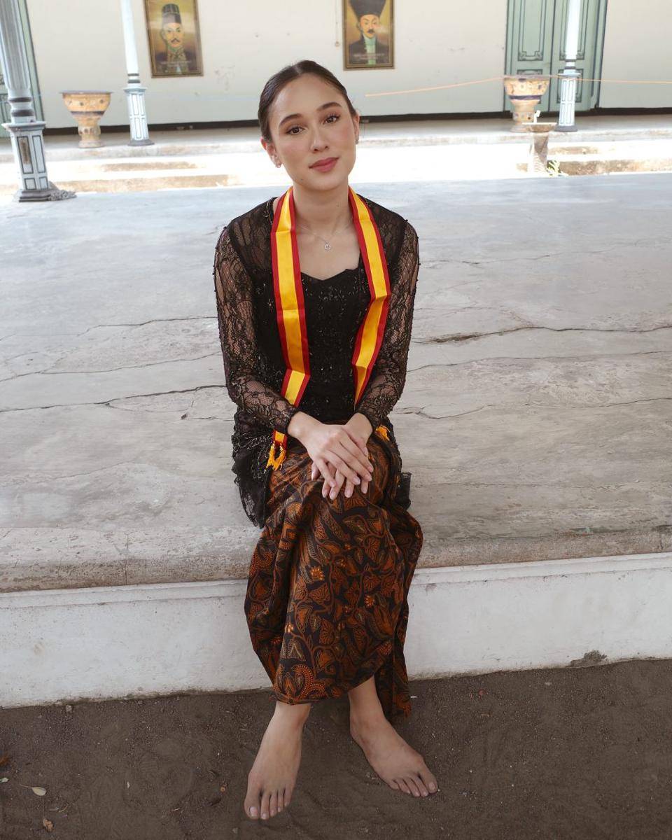 potret Yasmin Napper di Keraton Kasunanan Surakarta (instagram.com/yasminnapper)